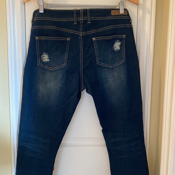 Distressed jeans - Picture 6 of 7